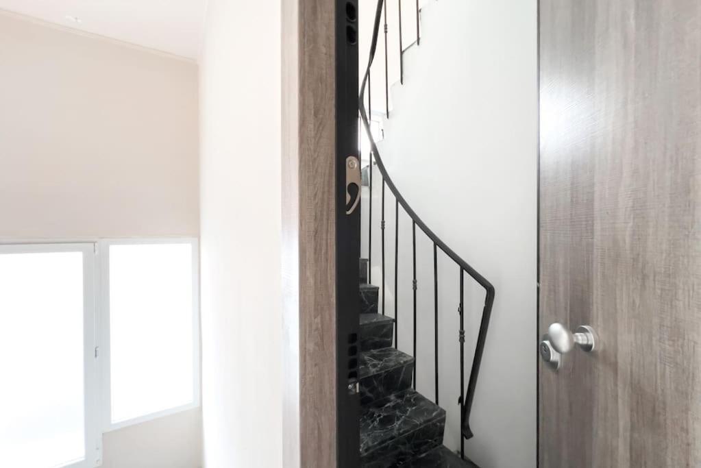 Spacious Penthouse Near Downtown Atena Exterior foto